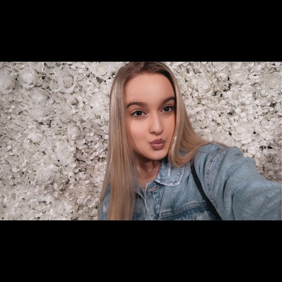 MEET YOUR POSHER - Picture 4 of 7